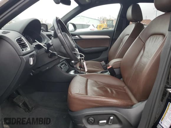 ✅ 2016 Audi Q3 Premium Plus • VIN: WA1EFCFS1GR012026 • Lot: 93696445. Wystawiony na Copart z przebiegiem 72 846 mil. Bezpłatny archiwum sprzedaży aukcyjnych z USA i szczegółowy raport historii pojazdu na DreamBid. Zdjęcie 7.