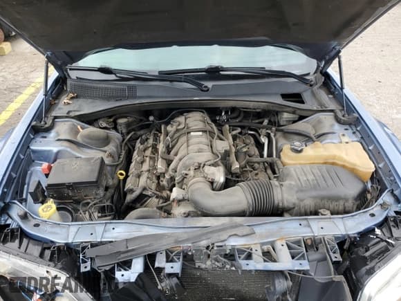 ✅ 2011 Chrysler 300 C • VIN: 2C3CK6CT6BH612156 • Lot: 90479495. Wystawiony na Copart z przebiegiem 179 247 mil. Bezpłatny archiwum sprzedaży aukcyjnych z USA i szczegółowy raport historii pojazdu na DreamBid. Zdjęcie 11.