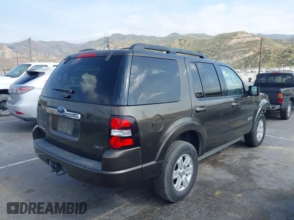 ✅ 2008 Ford Explorer XLT • VIN: 1FMEU73E98UA62801 • Lot: 42096409. Wystawiony na IAAI z przebiegiem 156 209 mil. Bezpłatny archiwum sprzedaży aukcyjnych z USA i szczegółowy raport historii pojazdu na DreamBid. Zdjęcie 4.