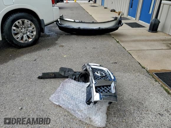 ✅ 2015 Nissan Armada Platinum • VIN: 5N1BA0NF7FN613825 • Lot: 93672045. Listed on Copart with 127,580 mi. Free auction sales archive from the USA and detailed vehicle history report at DreamBid. Image 13.