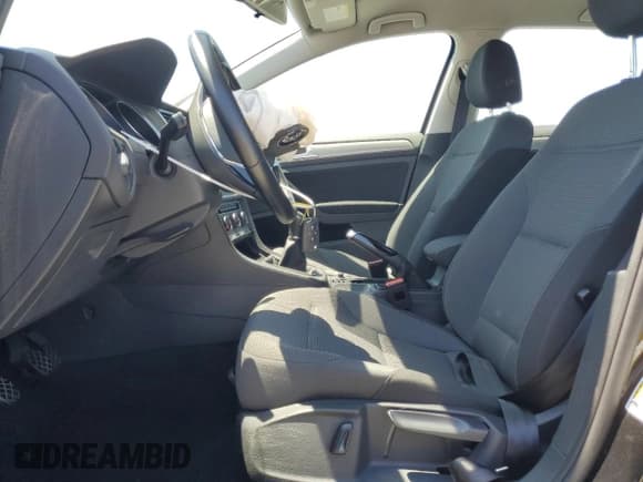 ✅ 2017 Volkswagen Golf S • VIN: 3VW117AU9HM070212 • Lot: 64227235. Wystawiony na Copart z przebiegiem 36 916 mil. Bezpłatny archiwum sprzedaży aukcyjnych z USA i szczegółowy raport historii pojazdu na DreamBid. Zdjęcie 7.