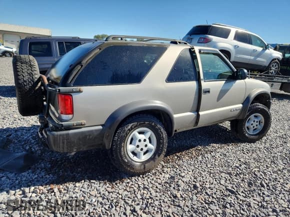 ✅ 1999 Chevrolet Blazer LS • VIN: 1GNCT18W4XK222940 • Lot: 85301145. Listed on Copart with 122,270 mi. Free auction sales archive from the USA and detailed vehicle history report at DreamBid. Image 3.