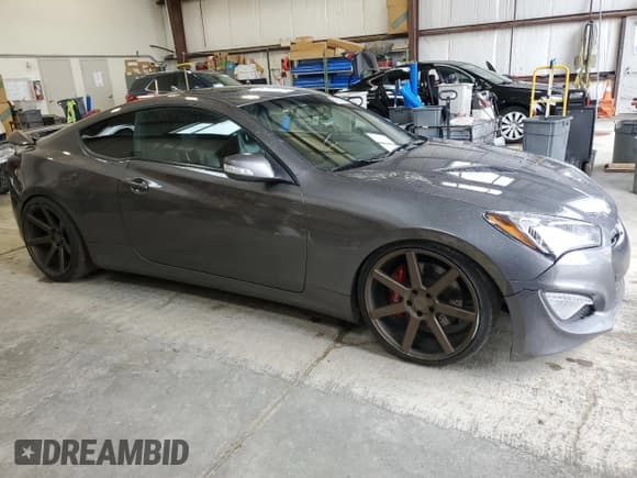 ✅ 2013 Hyundai Genesis Coupe Grand Touring • VIN: KMHHU6KJ8DU081744 • Lot: 67251465. Wystawiony na Copart z przebiegiem 181 317 mil. Bezpłatny archiwum sprzedaży aukcyjnych z USA i szczegółowy raport historii pojazdu na DreamBid. Zdjęcie 4.