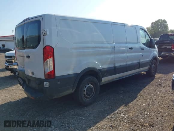 ✅ 2018 Ford Transit • VIN: 1FTYR2ZMXJKA21812 • Lot: 43054561. Wystawiony na IAAI z przebiegiem 219 255 mil. Bezpłatny archiwum sprzedaży aukcyjnych z USA i szczegółowy raport historii pojazdu na DreamBid. Zdjęcie 4.