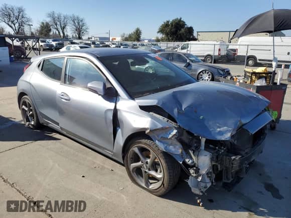 2019 Hyundai Veloster Premium z VIN KMHTG6AF4KU018376, wystawiony jako Copart lot #42489705 z przebiegiem 87 399 mil mil oraz Czysty tytuł • Clean title. Historia ofert i sprzedaży dostępna na DreamBid. Obrazek 4.