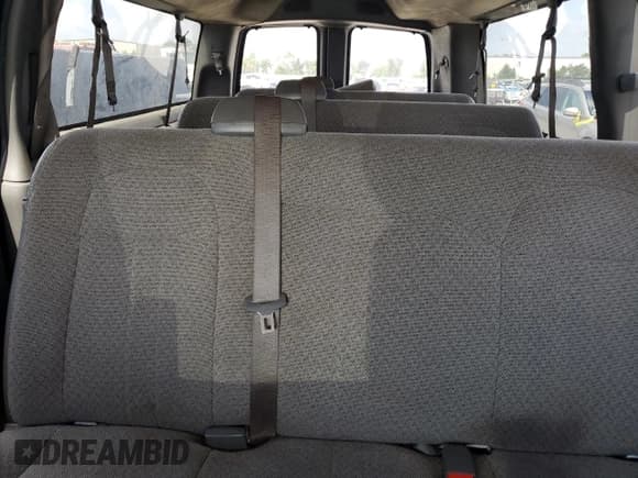 ✅ 2019 Chevrolet Express Passenger LT • VIN: 1GAZGPFG5K1220319 • Lot: 66416765. Wystawiony na Copart z przebiegiem 872 740 mil. Bezpłatny archiwum sprzedaży aukcyjnych z USA i szczegółowy raport historii pojazdu na DreamBid. Zdjęcie 10.