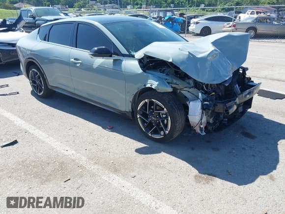 ✅ 2025 Kia K4 GT-Line • VIN: 3KPFW4DE9SE066756 • Lot: 42628609. Wystawiony na IAAI z przebiegiem Nie podano. Bezpłatny archiwum sprzedaży aukcyjnych z USA i szczegółowy raport historii pojazdu na DreamBid. Zdjęcie 1.