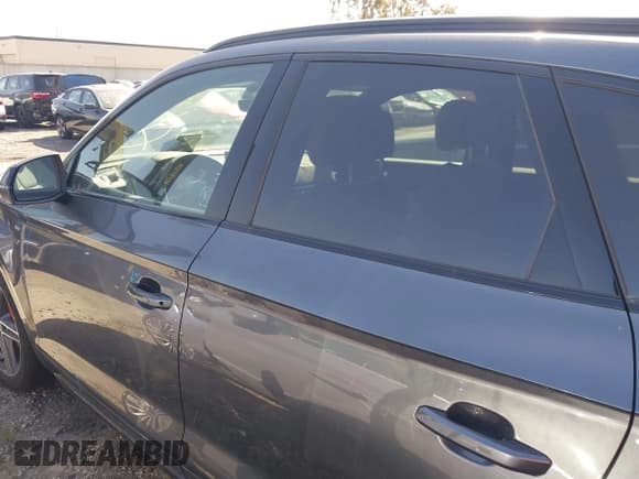 ✅ 2024 Audi Q5 S line Premium Plus • VIN: WA1E2AFY3R2095166 • Lot: 41652110. Wystawiony na IAAI z przebiegiem 531 mil. Bezpłatny archiwum sprzedaży aukcyjnych z USA i szczegółowy raport historii pojazdu na DreamBid. Zdjęcie 14.