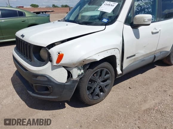 ✅ 2018 Jeep Renegade Latitude • VIN: ZACCJABB5JPJ03499 • Lot: 42608361. Wystawiony na IAAI z przebiegiem 120 908 mil. Bezpłatny archiwum sprzedaży aukcyjnych z USA i szczegółowy raport historii pojazdu na DreamBid. Zdjęcie 6.