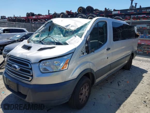 ✅ 2017 Ford Transit XL • VIN: 1FBZX2ZM0HKA05479 • Lot: 42181202. Wystawiony na IAAI z przebiegiem 195 346 mil. Bezpłatny archiwum sprzedaży aukcyjnych z USA i szczegółowy raport historii pojazdu na DreamBid. Zdjęcie 17.