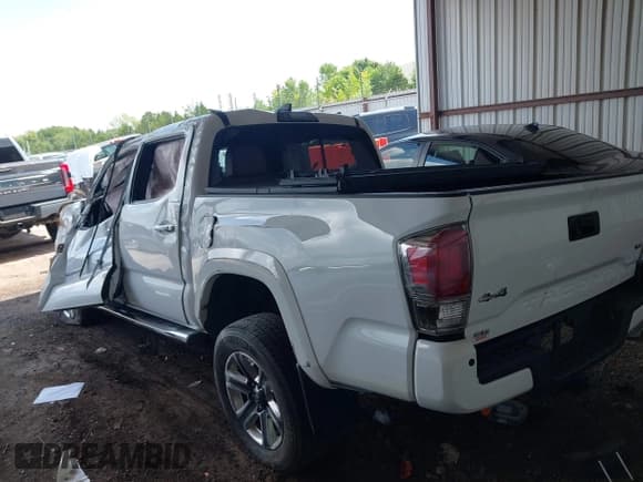 ✅ 2019 Toyota Tacoma SR • VIN: 3TMGZ5AN3KM247329 • Lot: 42756401. Listed on IAAI with 18,913 mi. Free auction sales archive from the USA and detailed vehicle history report at DreamBid. Image 3.