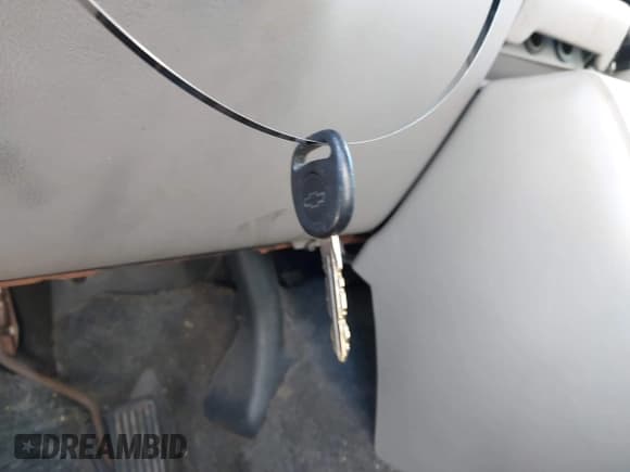 ✅ 2001 Chevrolet Suburban LS • VIN: 3GNFK16T01G202000 • Lot: 43558914. Wystawiony na IAAI z przebiegiem 221 599 mil. Bezpłatny archiwum sprzedaży aukcyjnych z USA i szczegółowy raport historii pojazdu na DreamBid. Zdjęcie 11.