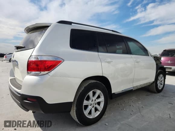 ✅ 2013 Toyota Highlander SE • VIN: 5TDZK3EH7DS094463 • Лот: 82536645. Опубликован ранее на Copart с пробегом 70 272 миль. Бесплатный доступ к архиву аукционных продаж из США и подробный отчёт об истории автомобиля на DreamBid. Изображение 3.