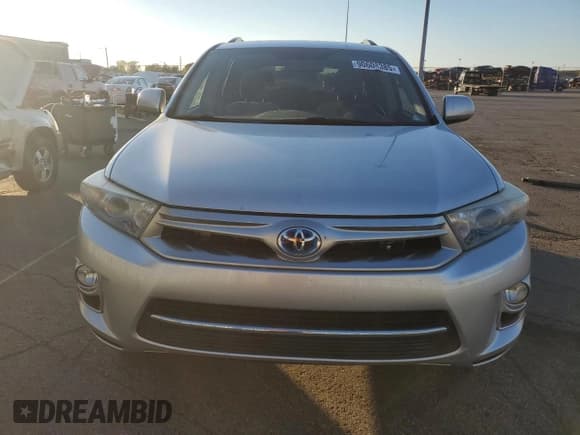 ✅ 2012 Toyota Highlander • VIN: JTEBC3EH5C2010429 • Lot: 90608385. Wystawiony na Copart z przebiegiem 224 356 mil. Bezpłatny archiwum sprzedaży aukcyjnych z USA i szczegółowy raport historii pojazdu na DreamBid. Zdjęcie 5.