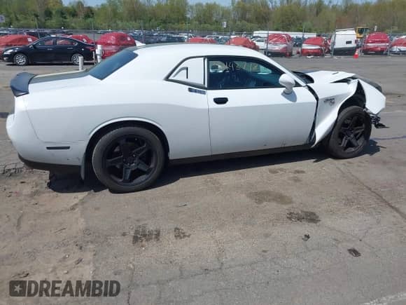 2018 Dodge Challenger R/T z VIN 2C3CDZBT2JH259541, wystawiony jako IAAI lot #42143798 z przebiegiem 90 510 mil mil oraz . Historia ofert i sprzedaży dostępna na DreamBid. Obrazek 14.