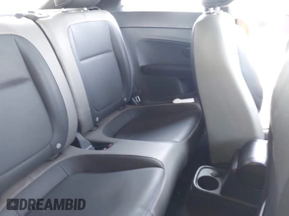 ✅ 2015 Volkswagen Beetle Fleet Edition • VIN: 3VWF17AT8FM610580 • Lot: 42282020. Listed on IAAI with 190,352 mi. Free auction sales archive from the USA and detailed vehicle history report at DreamBid. Image 8.