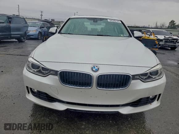 ✅ 2015 BMW 3 Series 328i xDrive • VIN: WBA3B5G50FNS13416 • Лот: 94340145. Опубликован ранее на Copart с пробегом 204 636 миль. Бесплатный доступ к архиву аукционных продаж из США и подробный отчёт об истории автомобиля на DreamBid. Изображение 5.