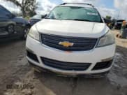 ✅ 2014 Chevrolet Traverse LS • VIN: 1GNKRFEDXEJ192615 • Lot: 73641744. Wystawiony na Copart z przebiegiem 127 902 mil. Bezpłatny archiwum sprzedaży aukcyjnych z USA i szczegółowy raport historii pojazdu na DreamBid. Zdjęcie 5.
