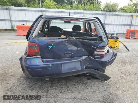 ✅ 2004 Volkswagen Golf GLS • VIN: 9BWGR61JX44017133 • Lot: 63025555. Wystawiony na Copart z przebiegiem 180 739 mil. Bezpłatny archiwum sprzedaży aukcyjnych z USA i szczegółowy raport historii pojazdu na DreamBid. Zdjęcie 6.