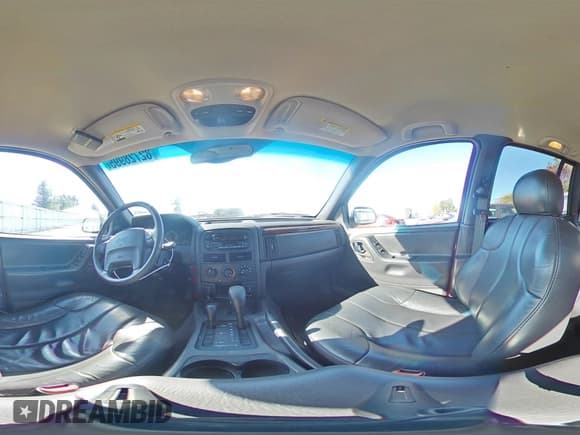 ✅ 2000 Jeep Grand Cherokee Laredo • VIN: 1J4GW48S1YC214915 • Lot: 82728995. Listed on Copart with 111,305 mi. Free auction sales archive from the USA and detailed vehicle history report at DreamBid. Image 15.