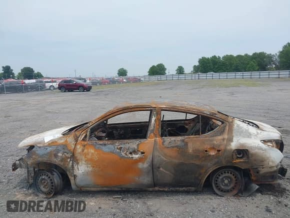✅ 2016 Nissan Versa SV • VIN: 3N1CN7AP5GL895438 • Lot: 42474562. Listed on IAAI with Not provided. Free auction sales archive from the USA and detailed vehicle history report at DreamBid. Image 13.