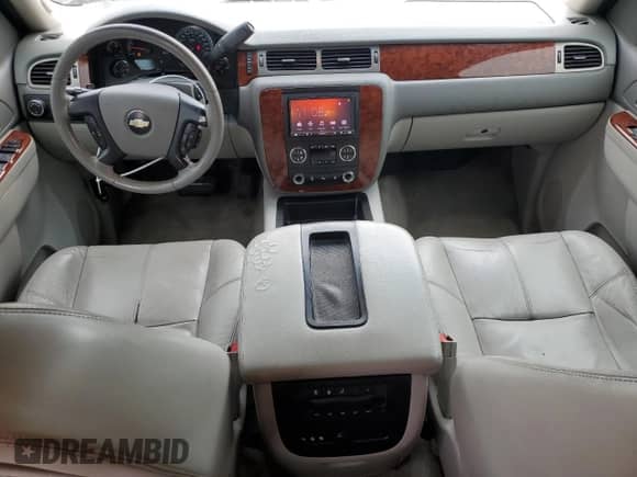 2010 Chevrolet Suburban LT z VIN 1GNUKJE39AR137057, wystawiony jako Copart lot #62516505 z przebiegiem 159 327 mil mil oraz Nie do naprawy • Non repairable. Historia ofert i sprzedaży dostępna na DreamBid. Obrazek 8.