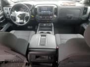 ✅ 2018 Chevrolet Silverado 2500HD LT • VIN: 1GC1KVEG2JF130975 • Lot: 44134105. Wystawiony na Copart z przebiegiem 68 105 mil. Bezpłatny archiwum sprzedaży aukcyjnych z USA i szczegółowy raport historii pojazdu na DreamBid. Zdjęcie 8.