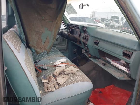 ✅ 1982 Ford F-150 • VIN: 1FTEF14FXCPA06361 • Lot: 43835676. Listed on IAAI with 98,855 mi. Free auction sales archive from the USA and detailed vehicle history report at DreamBid. Image 5.