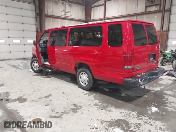 ✅ 2014 Ford Econoline Passenger XL • VIN: 1FBSS3BL4EDA36080 • Lot: 41566896. Wystawiony na IAAI z przebiegiem 113 319 mil. Bezpłatny archiwum sprzedaży aukcyjnych z USA i szczegółowy raport historii pojazdu na DreamBid. Zdjęcie 3.
