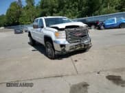 ✅ 2015 GMC Sierra 2500HD SLT • VIN: 1GT12ZE83FF515873 • Лот: 86714475. Опубликован ранее на Copart с пробегом 412 485 миль. Бесплатный доступ к архиву аукционных продаж из США и подробный отчёт об истории автомобиля на DreamBid. Изображение 13.