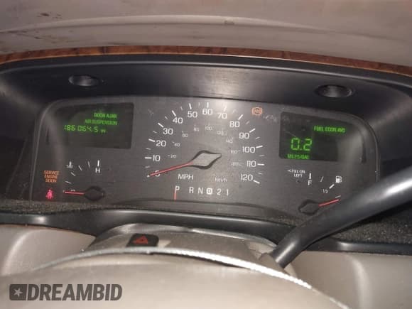 ✅ 1999 Lincoln Town Car Executive • VIN: 1LNHM81W7XY660889 • Lot: 43428648. Listed on IAAI with 186,064 mi. Free auction sales archive from the USA and detailed vehicle history report at DreamBid. Image 7.