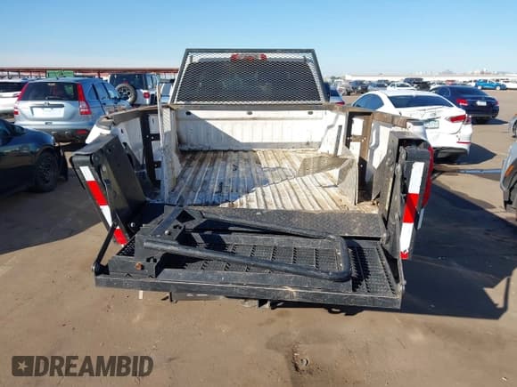 ✅ 2018 Chevrolet Silverado 2500HD Work Truck • VIN: 1GC2CUEG0JZ292906 • Lot: 43606831. Listed on IAAI with 163,085 mi. Free auction sales archive from the USA and detailed vehicle history report at DreamBid. Image 16.