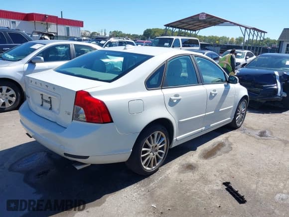 ✅ 2011 Volvo S40 • VIN: YV1672MS6B2540368 • Lot: 43170165. Listed on IAAI with 163,336 mi. Free auction sales archive from the USA and detailed vehicle history report at DreamBid. Image 4.