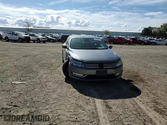 ✅ 2015 Volkswagen Passat S • VIN: 1VWAT7A36FC105109 • Lot: 86288965. Listed on Copart with 171,605 mi. Free auction sales archive from the USA and detailed vehicle history report at DreamBid. Image 13.