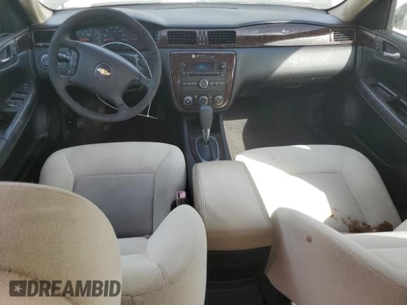 ✅ 2015 Chevrolet Impala LS • VIN: 2G1WA5E3XF1128419 • Lot: 90256005. Wystawiony na Copart z przebiegiem 171 223 mil. Bezpłatny archiwum sprzedaży aukcyjnych z USA i szczegółowy raport historii pojazdu na DreamBid. Zdjęcie 8.