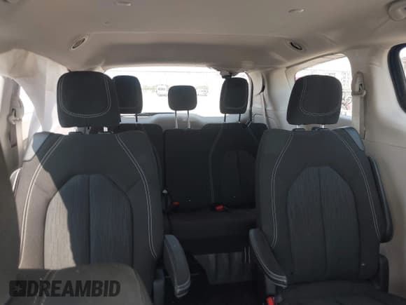✅ 2020 Chrysler Voyager LX • VIN: 2C4RC1CG0LR243394 • Lot: 42946869. Listed on IAAI with 119,605 mi. Free auction sales archive from the USA and detailed vehicle history report at DreamBid. Image 8.