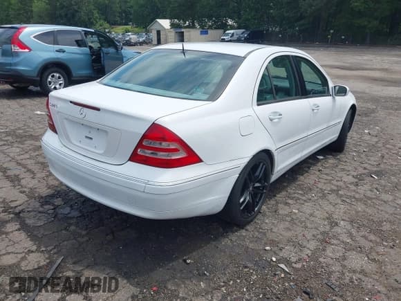 ✅ 2001 Mercedes-Benz C 230/260/280/320 • VIN: WDBRF61J61F082443 • Lot: 42469263. Wystawiony na IAAI z przebiegiem 89 712 mil. Bezpłatny archiwum sprzedaży aukcyjnych z USA i szczegółowy raport historii pojazdu na DreamBid. Zdjęcie 4.