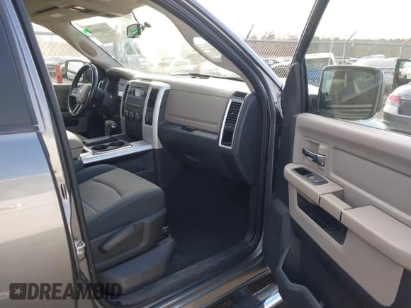 ✅ 2009 Dodge 1500 SLT • VIN: 1D3HB18P79S768958 • Lot: 41244016. Wystawiony na IAAI z przebiegiem 74 401 mil. Bezpłatny archiwum sprzedaży aukcyjnych z USA i szczegółowy raport historii pojazdu na DreamBid. Zdjęcie 5.