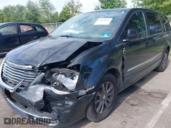 ✅ 2016 Chrysler Town & Country S • VIN: 2C4RC1HG1GR128270 • Lot: 43029016. Listed on IAAI with 109,074 mi. Free auction sales archive from the USA and detailed vehicle history report at DreamBid. Image 2.