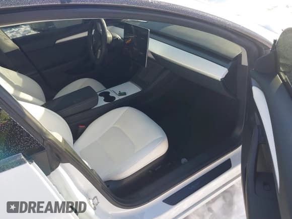 ✅ 2021 Tesla Model 3 Performance • VIN: 5YJ3E1EC1MF063445 • Lot: 41293243. Wystawiony na IAAI z przebiegiem 43 143 mil. Bezpłatny archiwum sprzedaży aukcyjnych z USA i szczegółowy raport historii pojazdu na DreamBid. Zdjęcie 5.