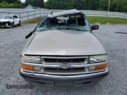 ✅ 2000 Chevrolet Blazer LS • VIN: 1GNDT13W7Y2357195 • Lot: 59699065. Wystawiony na Copart z przebiegiem Nie podano. Bezpłatny archiwum sprzedaży aukcyjnych z USA i szczegółowy raport historii pojazdu na DreamBid. Zdjęcie 5.