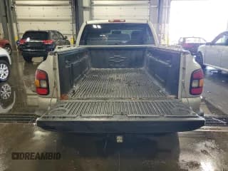 ✅ 2004 Chevrolet Silverado 1500 LS • VIN: 1GCEC14V04Z155903 • Lot: 85713755. Wystawiony na Copart z przebiegiem 160 520 mil. Bezpłatny archiwum sprzedaży aukcyjnych z USA i szczegółowy raport historii pojazdu na DreamBid. Zdjęcie 6.
