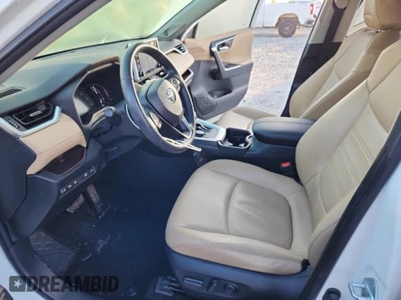 ✅ 2019 Toyota RAV4 Limited • VIN: JTMN1RFV1KD043459 • Лот: 90591615. Опубликован ранее на Copart с пробегом 81 962 миль. Бесплатный доступ к архиву аукционных продаж из США и подробный отчёт об истории автомобиля на DreamBid. Изображение 7.