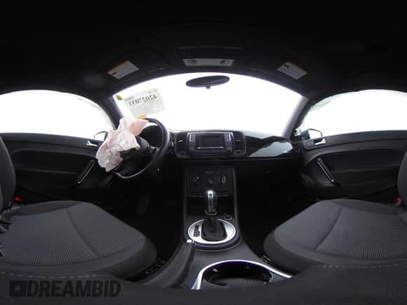 ✅ 2018 Volkswagen Beetle S • VIN: 3VWFD7AT1JM706390 • Lot: 42027033. Wystawiony na IAAI z przebiegiem 24 672 mil. Bezpłatny archiwum sprzedaży aukcyjnych z USA i szczegółowy raport historii pojazdu na DreamBid. Zdjęcie 20.