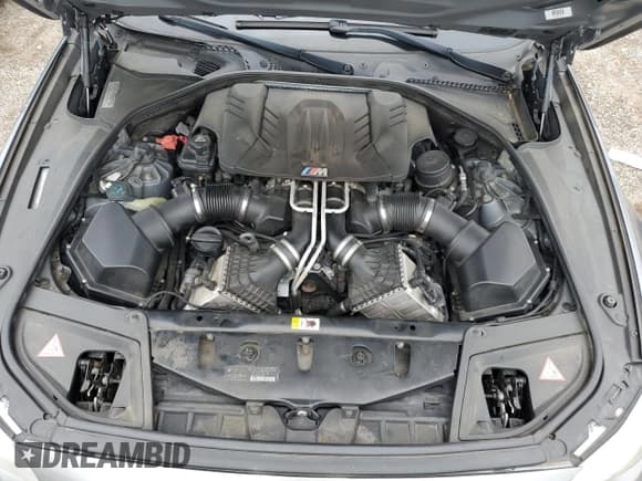 ✅ 2014 BMW M5 • VIN: WBSFV9C52ED593120 • Lot: 64427394. Wystawiony na Copart z przebiegiem 80 546 mil. Bezpłatny archiwum sprzedaży aukcyjnych z USA i szczegółowy raport historii pojazdu na DreamBid. Zdjęcie 11.