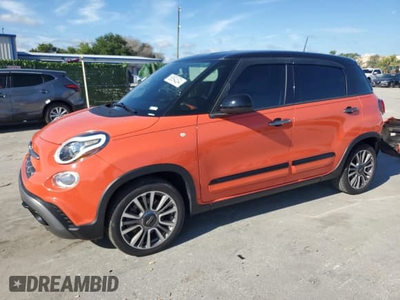 ✅ 2019 FIAT 500L Trekking • VIN: ZFBNFADH7KZ042211 • Lot: 58894534. Listed on Copart with 36,997 mi. Free auction sales archive from the USA and detailed vehicle history report at DreamBid. Image 1.