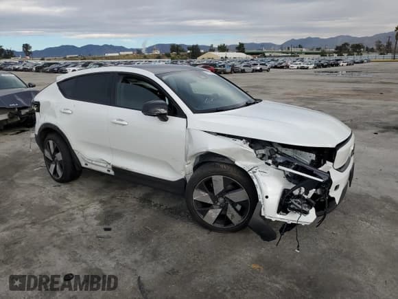 ✅ 2023 Volvo C40 Ultimate • VIN: YV4ED3GM8P2037040 • Лот: 37162894. Опубликован ранее на Copart с пробегом Не указан. Бесплатный доступ к архиву аукционных продаж из США и подробный отчёт об истории автомобиля на DreamBid. Изображение 4.