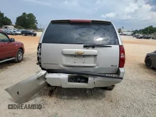 ✅ 2007 Chevrolet Suburban LT • VIN: 1GNFC16037J232196 • Lot: 72887074. Wystawiony na Copart z przebiegiem 262 163 mil. Bezpłatny archiwum sprzedaży aukcyjnych z USA i szczegółowy raport historii pojazdu na DreamBid. Zdjęcie 6.