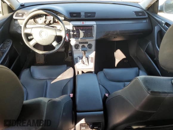 ✅ 2006 Volkswagen Passat 2.0T • VIN: WVWAK73CX6P169827 • Лот: 76494814. Опубликован ранее на Copart с пробегом 157 573 миль. Бесплатный доступ к архиву аукционных продаж из США и подробный отчёт об истории автомобиля на DreamBid. Изображение 8.