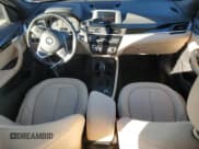 ✅ 2018 BMW X1 sDrive28i • VIN: WBXHU7C31J5H39684 • Лот: 91408235. Опубликован ранее на Copart с пробегом 57 779 миль. Бесплатный доступ к архиву аукционных продаж из США и подробный отчёт об истории автомобиля на DreamBid. Изображение 8.